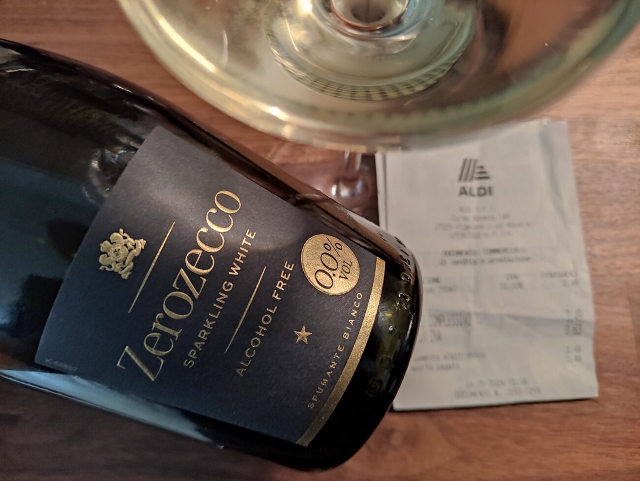 Aldi lancia Zerozecco un po' Prosecco e un po' Alcohol free sparkling