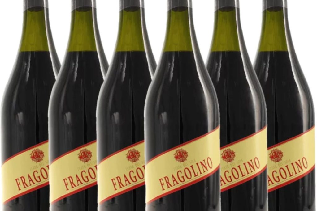 Il vino Fragolino e legale Cosa ci vendono i supermercati. Sveliamo come viene prodotta la nota bevanda in commercio anche in Gdo