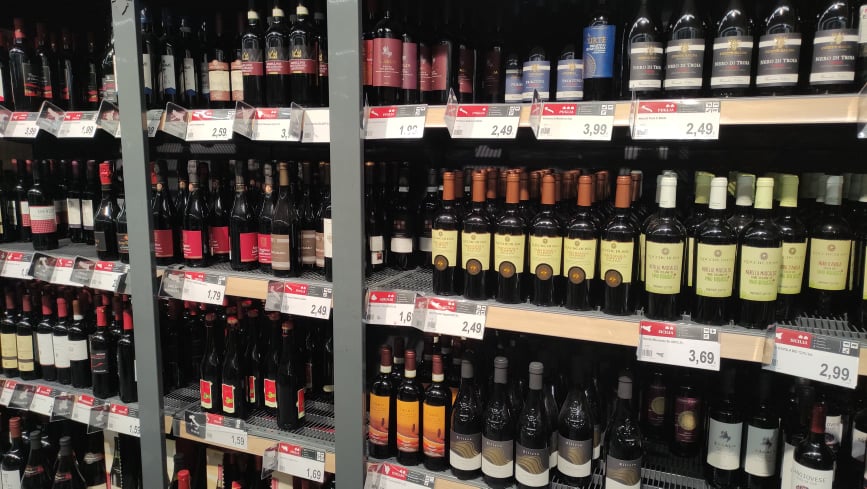 Vini al supermercato tra aumenti prezzo e promozioni cosa succedera nel 2022