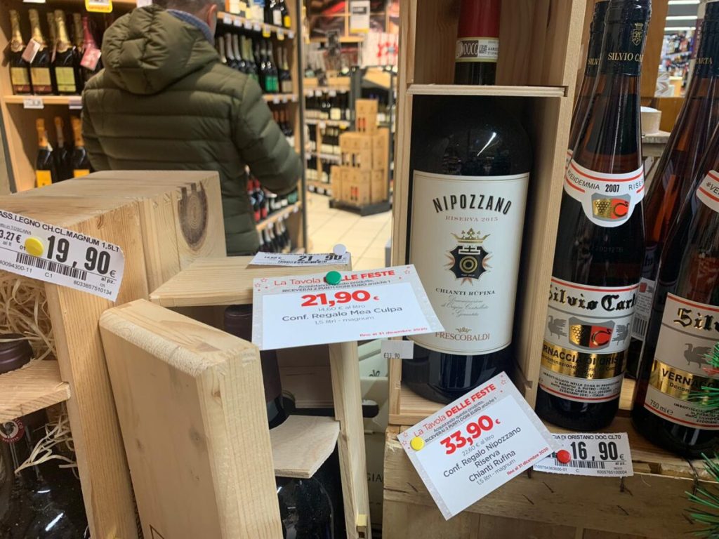 Vino regalo sempre gradito al supermercato vanno a ruba confezioni e cassette 26