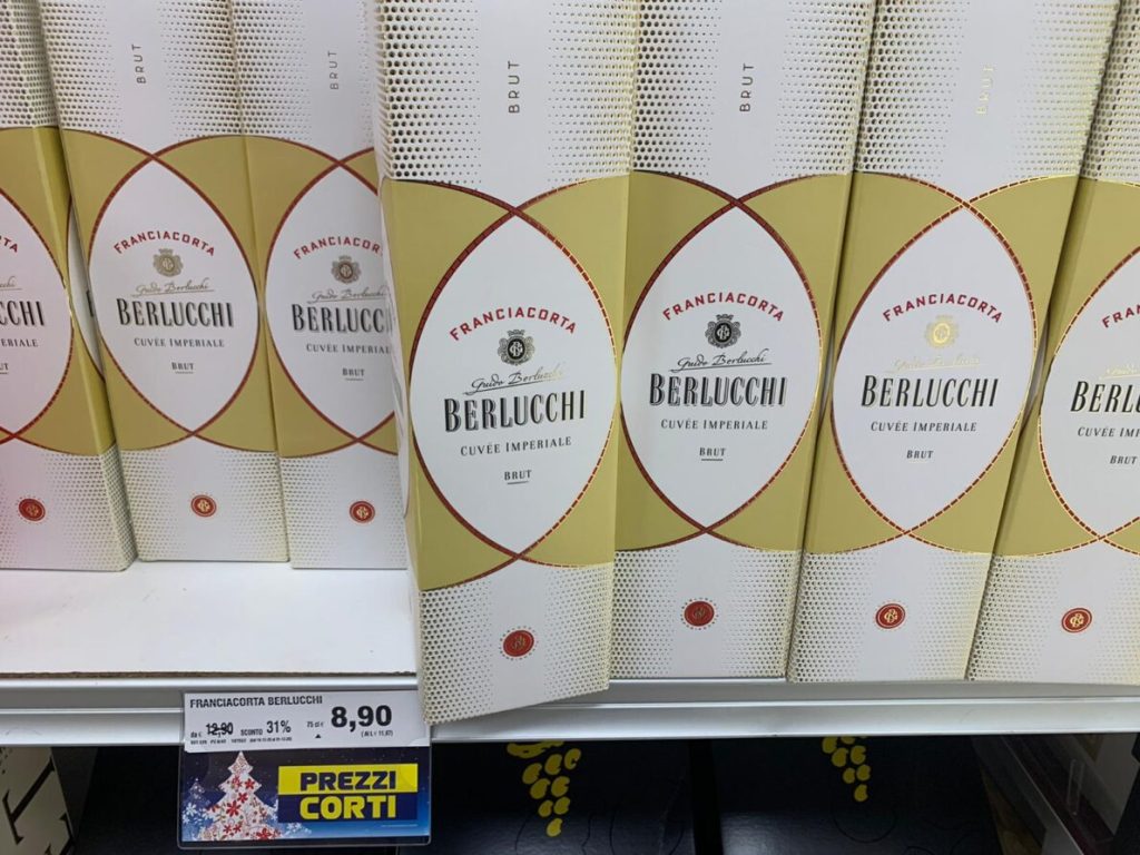 Vino regalo sempre gradito al supermercato vanno a ruba confezioni e cassette 6