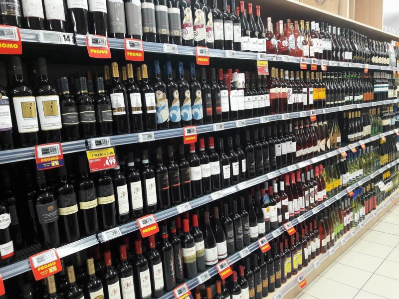 corsia vini supermercato tigros